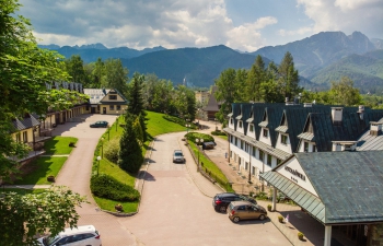 To wyjątkowe miejsce oferujące usługi z zakresu: hotelarstwa, rehabilitacji, poradnictwa medycznego oraz rekreacji. Nasz kompleks położony na wzgórzu Antałówka, z jednej strony zawdzięcza mu swoją nazwę, a z drugiej jest idealnie …